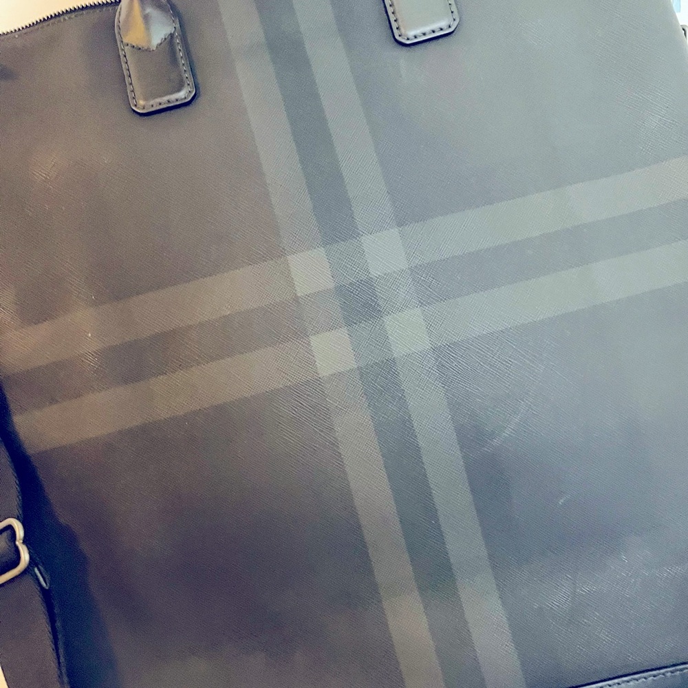 Burberry slim vertical grid Denny bag in charcoal - never used - Picture 9 of 13